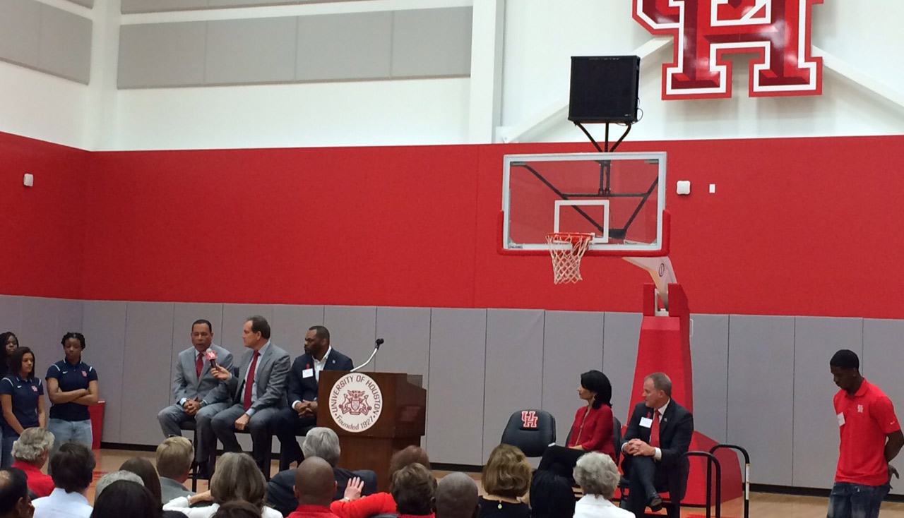 (L-R) UH Coach Kevin Sampson, Jim Nantz, UH Coach Ronald Hughley, UH President Renu Khator and UH VP of Athletics Hunter Yurachek